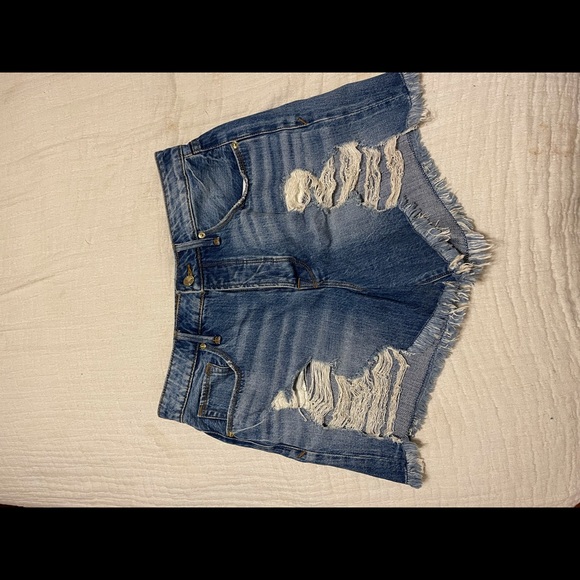 Good American Bombshell Shorts - Picture 3 of 8